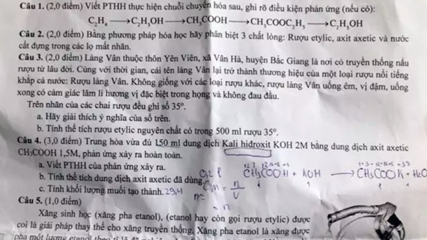 Đề thi Hóa khen nức nở rượu Làng Vân, phụ huynh bức xúc