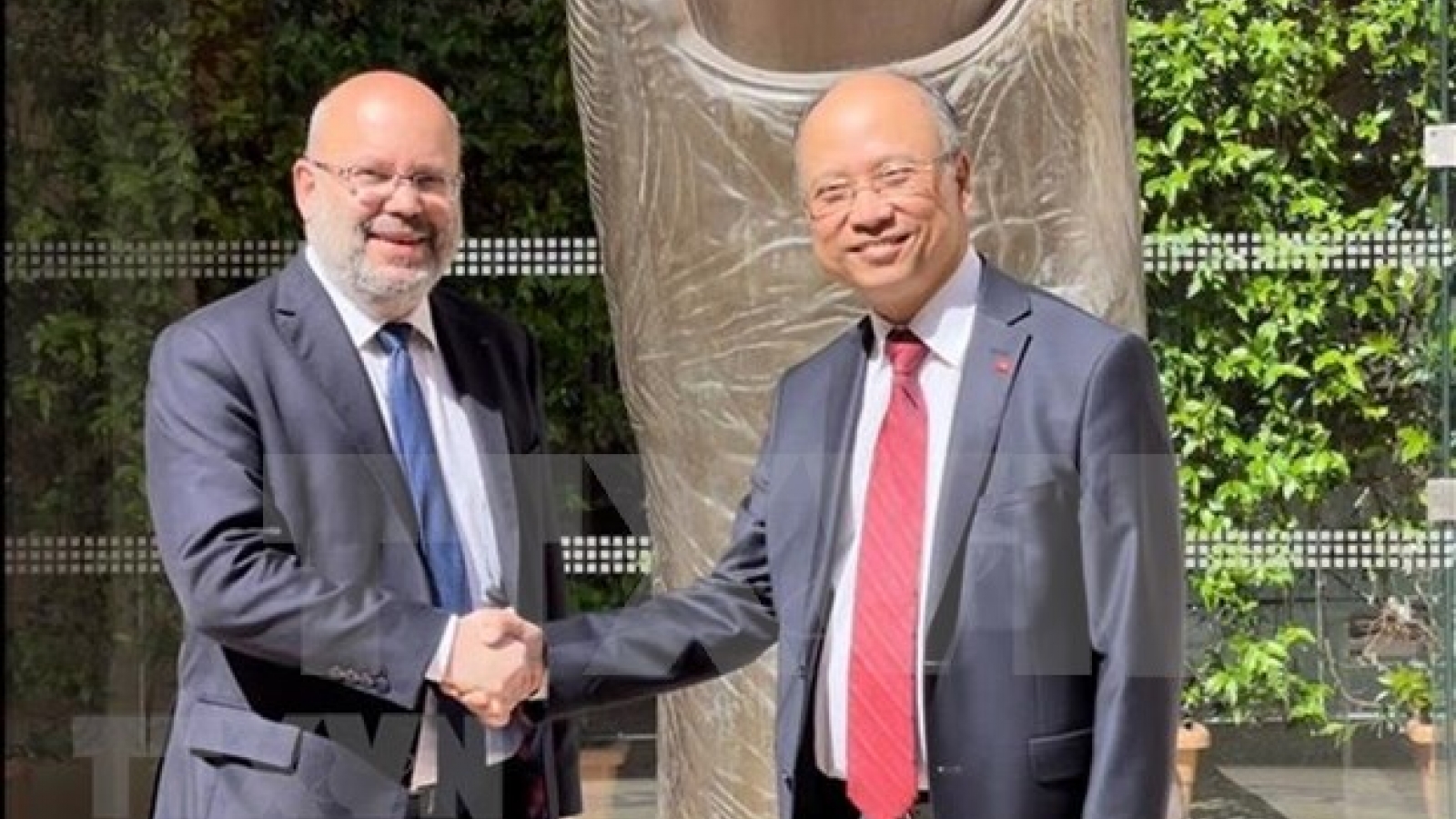 Vietnam seeks stronger partnership with France's Nice city