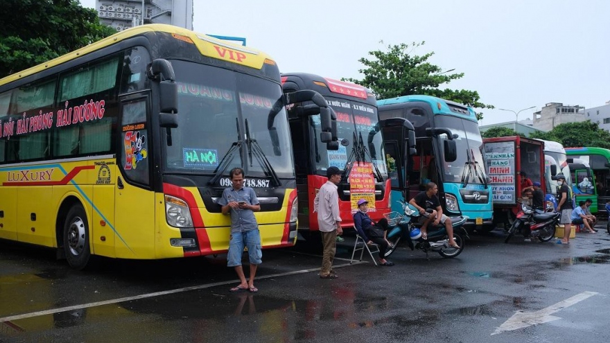 Giá xăng dầu tăng kỷ lục: Doanh nghiệp vận tải chưa kịp 'ngoi' lên đã tiếp tục 'chìm'