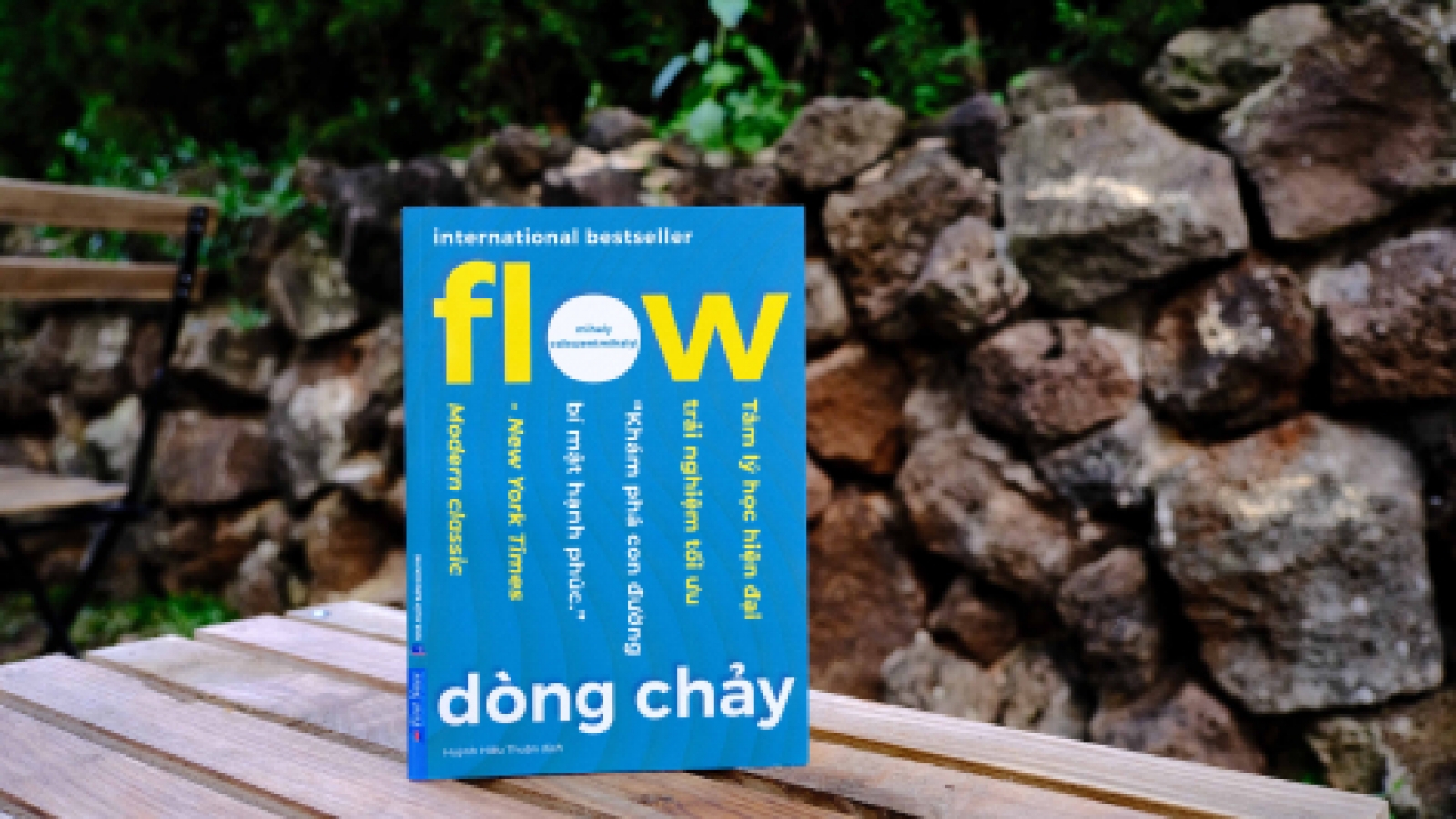 "Dòng chảy" - Tình bạn cũng phải được nuôi dưỡng như gia đình