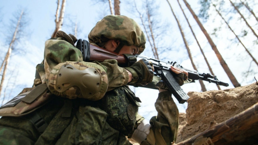Tình hình chiến trường Ukraine nghiêng về Nga, Mỹ tìm kiếm ngừng bắn