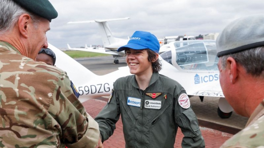 Cậu bé tuổi teen trên hành trình chinh phục kỷ lục bay một mình vòng quanh thế giới
