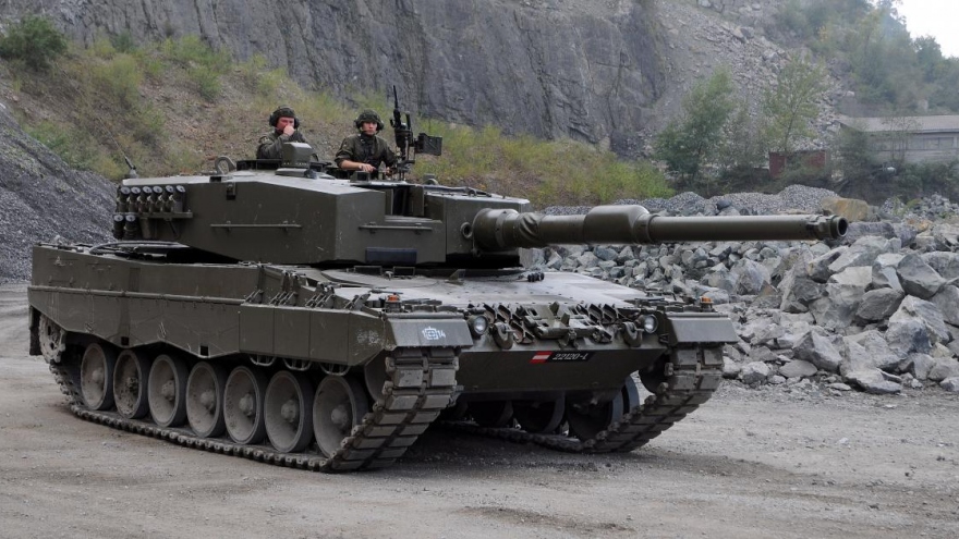 Séc sẽ nhận 15 xe tăng cũ và đàm phán mua thêm 50 xe tăng mới từ Đức