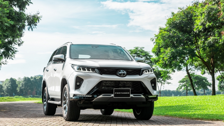Toyota Fortuner 2022 chính thức giới thiệu với giá từ hơn 1 tỷ đồng