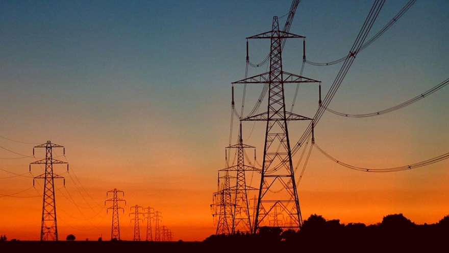 Pakistan tăng giá nhiên liệu để tránh rơi vào phá sản