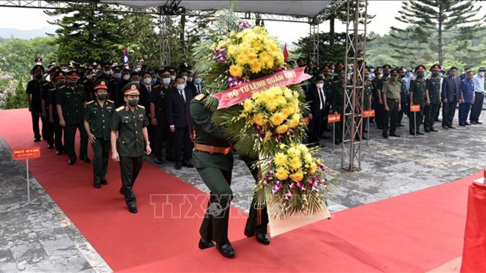 Ha Tinh reburies Vietnamese martyrs repatriated from Laos 
