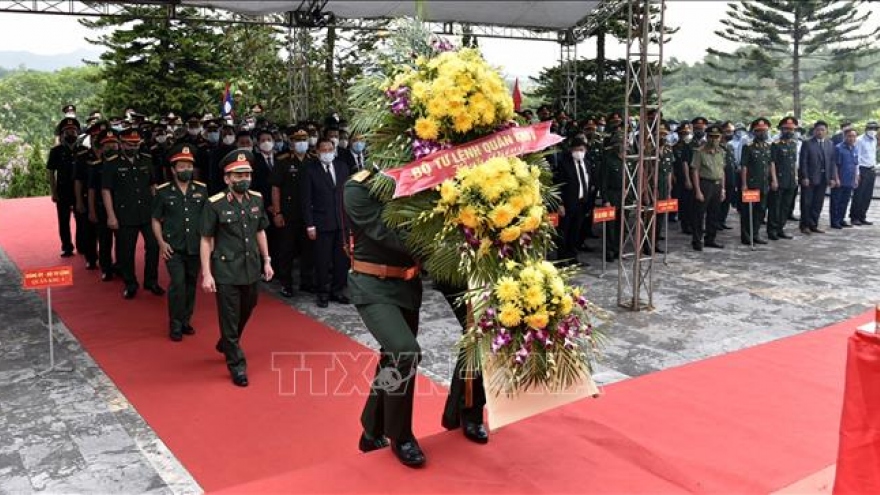 Ha Tinh reburies Vietnamese martyrs repatriated from Laos 