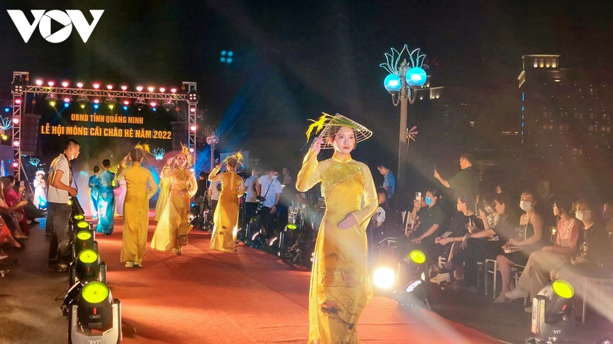 Chuỗi sự kiện văn hóa, du lịch rộn ràng “từ rừng xuống biển” tại Quảng Ninh