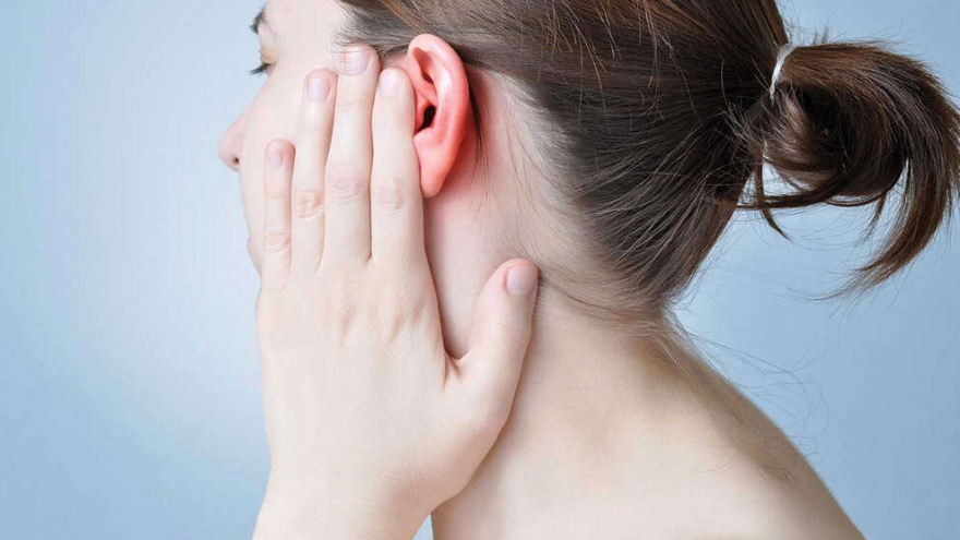 Ù tai khi bị viêm mũi xoang