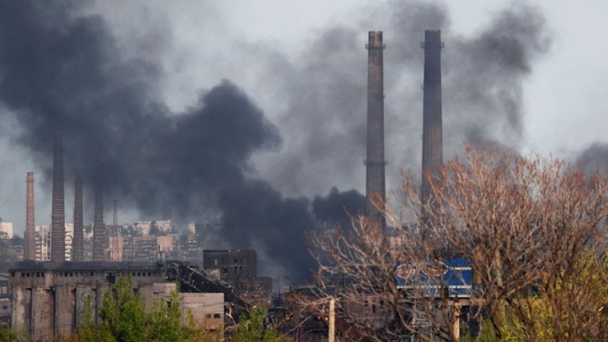 Ukraine tố Nga “tấn công như vũ bão” nhà máy thép Azovstal