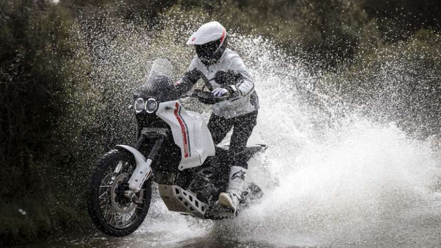 Ducati Desert-X 2023 - Mẫu xe cho người thích khám phá 