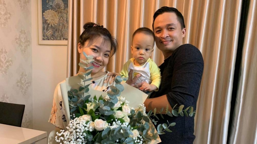 Cựu thành viên Mắt Ngọc đón hạnh phúc muộn sau nhiều cay đắng, 8 năm kết hôn mới có con