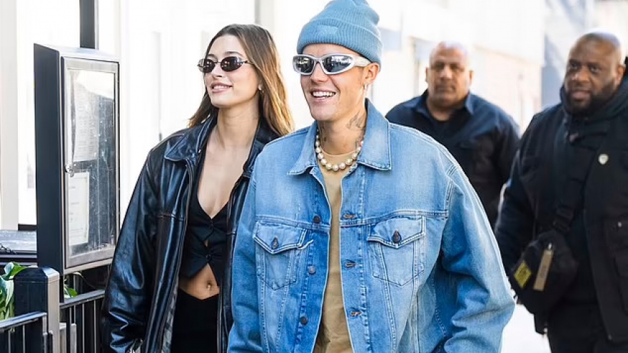 Hailey Baldwin khoe eo thon, chân dài trên phố