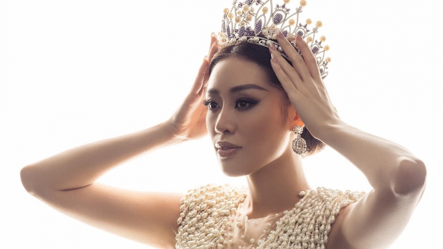 Chuyện showbiz: Khánh Vân khoe sắc xinh đẹp trước thời khắc trao lại vương miện