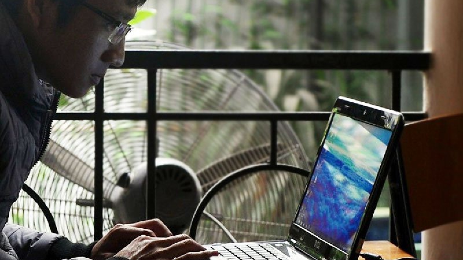 Những thói quen khiến pin laptop mau hỏng