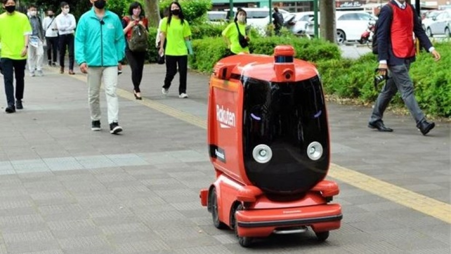 Ba công ty Nhật Bản thử nghiệm dùng robot tự hành để giao hàng