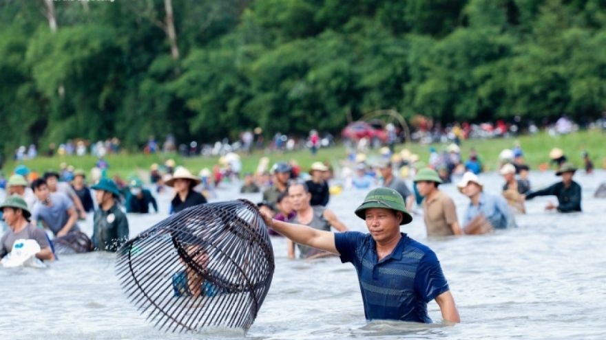 Thousands of people enjoy unique fishing festival in Ha Tinh