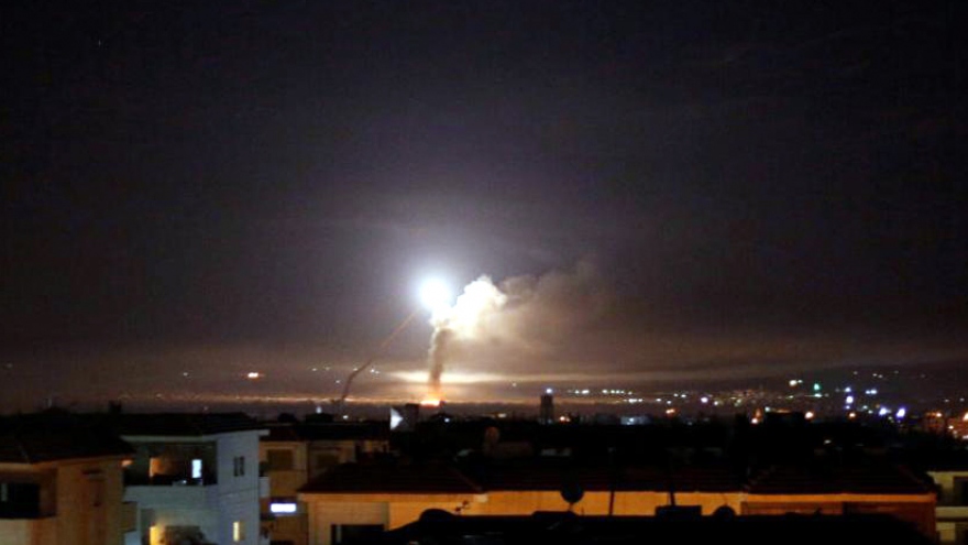 Israel tấn công tên lửa vào Thủ đô Damascus của Syria
