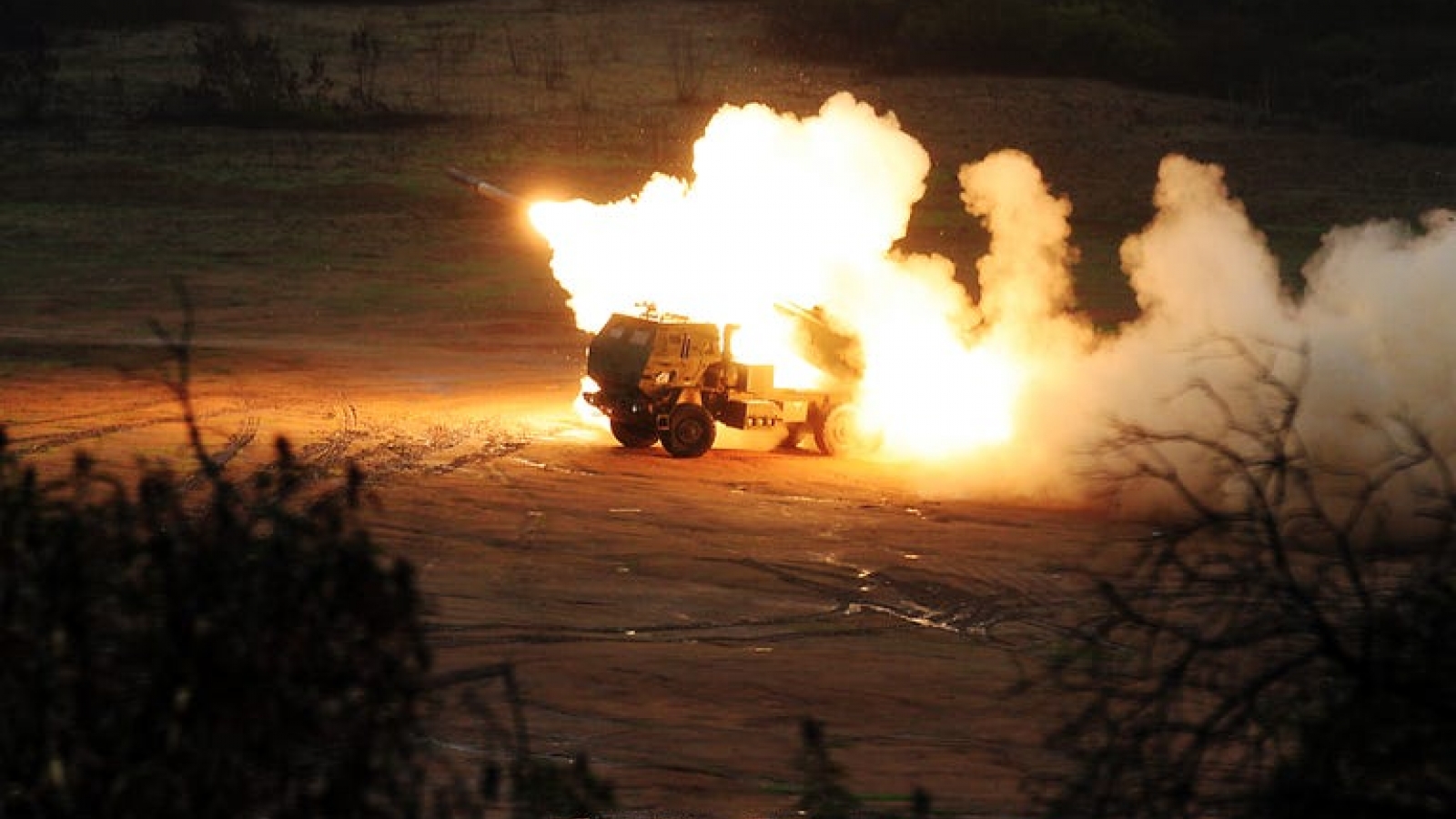 Hệ thống HIMARS mà Mỹ có thể gửi cho Ukraine lợi hại ra sao?
