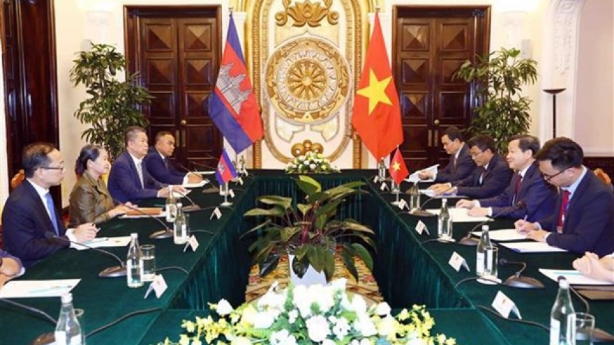 Deputy PMs agree on measures for strengthening Vietnam - Cambodia links