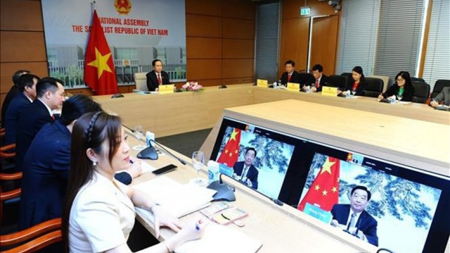 Vietnam, China agree on measures to further promote parliamentary ties