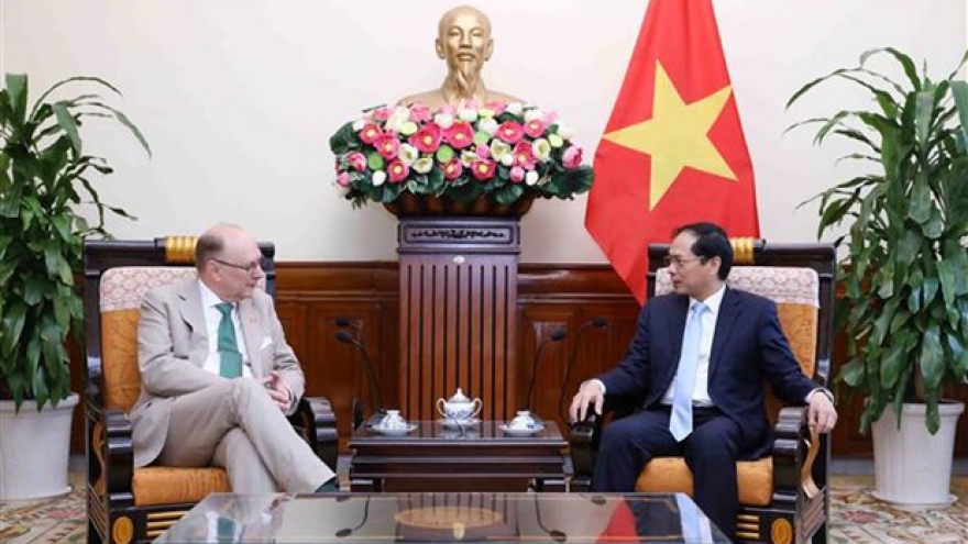 Vietnam places importance on multi-faceted cooperation with Sweden: FM