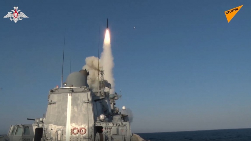 Nga công bố video phóng 4 tên lửa Kalibr từ tàu khu trục của Hạm đội Biển Đen
