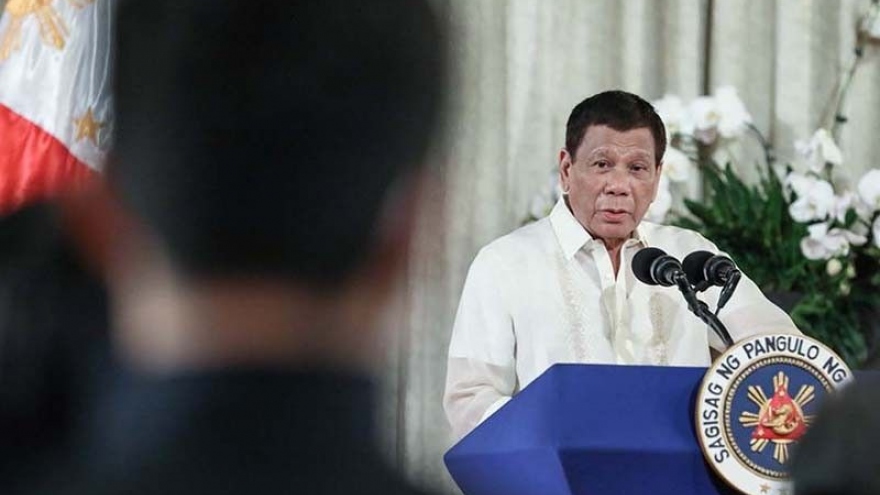 Tổng thống Philippines quay trở lại nghề dạy học sau khi nghỉ hưu