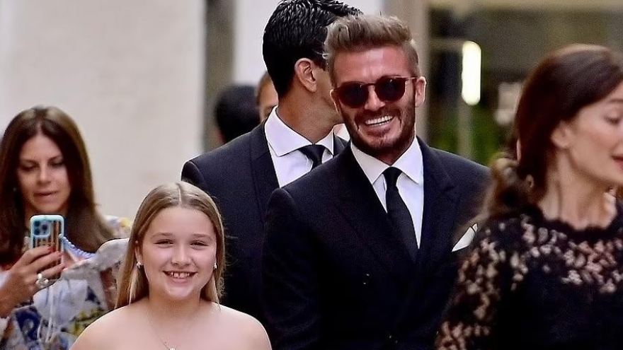 Con gái David Beckham diện đầm hiệu, xinh đẹp dự sự kiện cùng cha