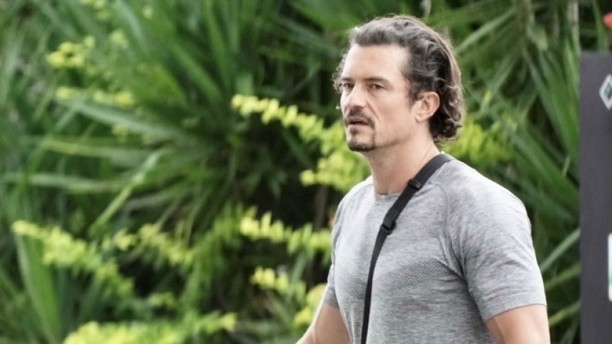 Orlando Bloom bị chê "già nua" khi đi mua đồ tạp hóa ở Australia