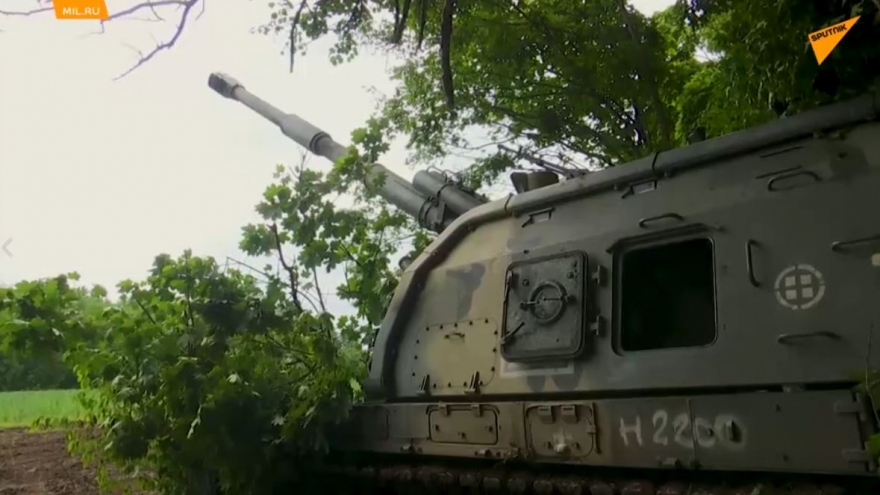Xem pháo tự hành Msta-S của Nga phô diễn sức mạnh trong chiến dịch quân sự ở Ukraine
