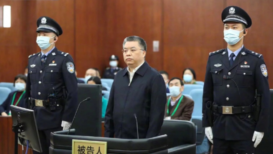 Quan tham Trung Quốc lãnh án tử hình treo vì nhận hối lộ và giao dịch nội gián
