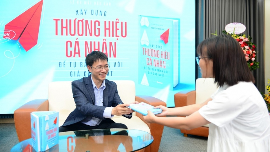 Nhà báo Nguyễn Tuấn Anh ra mắt đặc san về xây dựng thương hiệu cá nhân