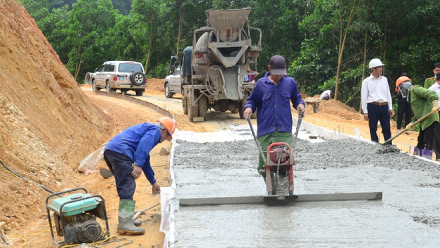 Giá xăng dầu, vật liệu tăng đột biến, nhiều nhà thầu dự án giao thông gặp khó