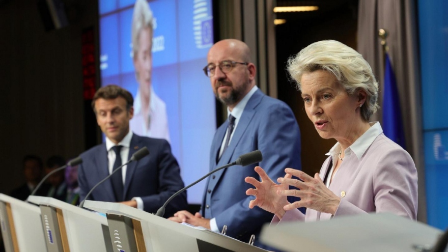 EU chấp nhận thực tế không còn được sử dụng nguồn nhiên liệu giá rẻ từ Nga