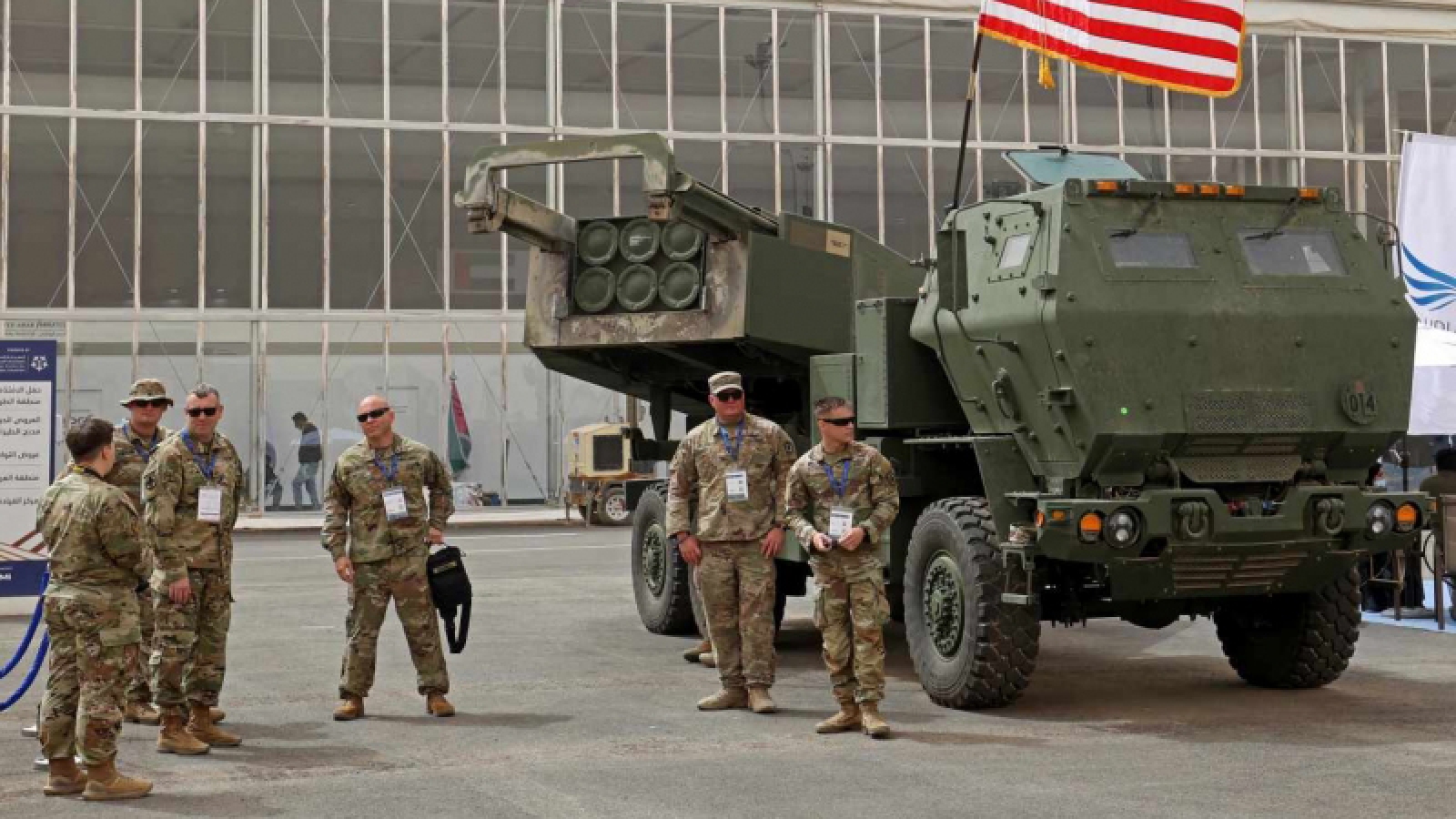 NATO tuyên bố tiếp tục viện trợ vũ khí cho Ukraine