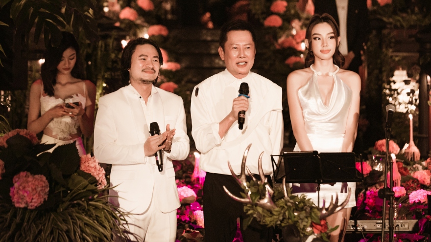 Hoa hậu Thùy Tiên gợi cảm trong tiệc chia tay đoàn Miss Grand Thái Lan