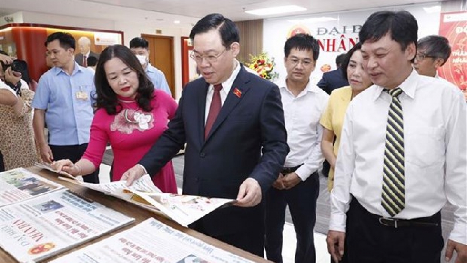 Top legislator attends Revolutionary Press Day celebration