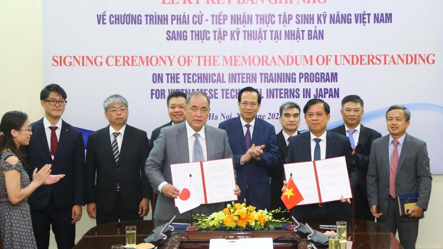 Japan to recruit Vietnamese interns under newly signed MoU