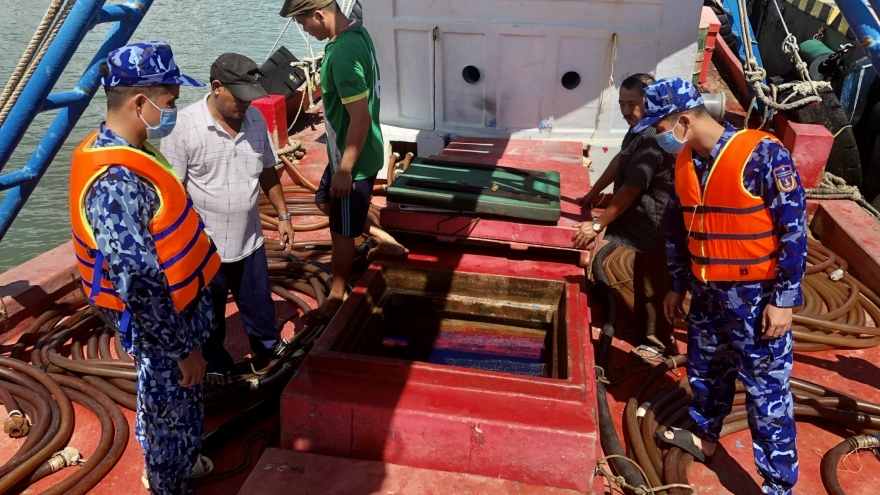 Cảnh sát biển bắt giữ tàu chở 85.000 lít dầu DO không rõ nguồn gốc
