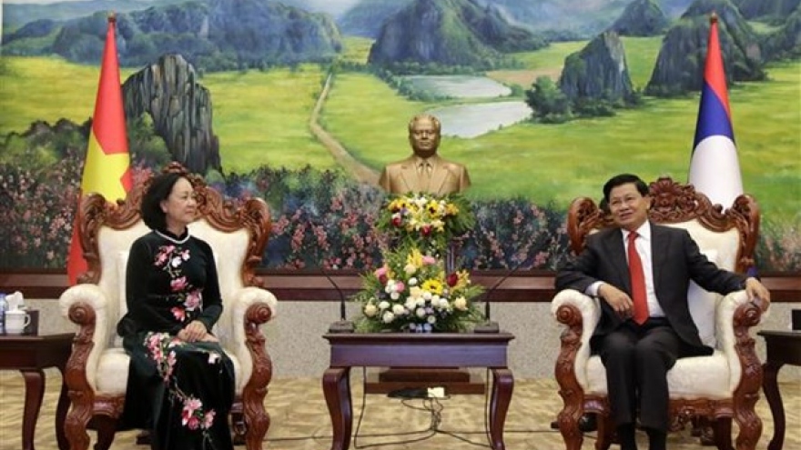 Vietnamese Party delegation visits Laos