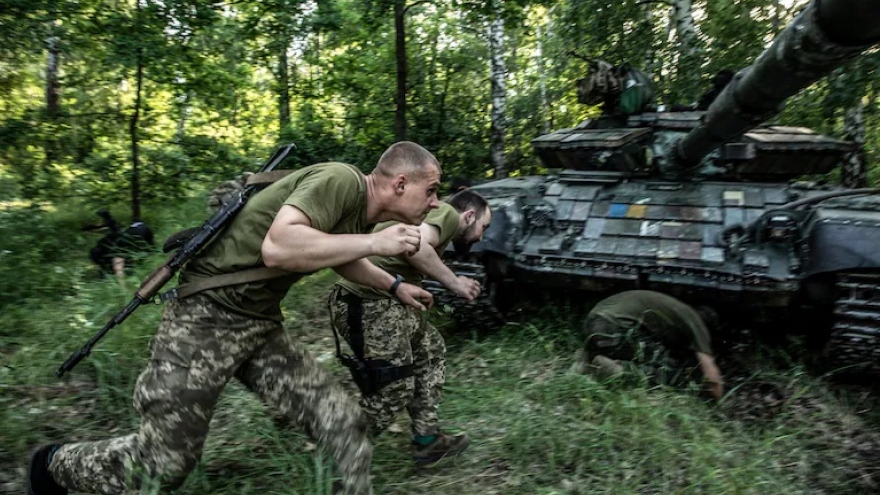 Tình cảnh binh sĩ Ukraine dưới làn đạn pháo dữ dội của quân đội Nga ở miền Đông