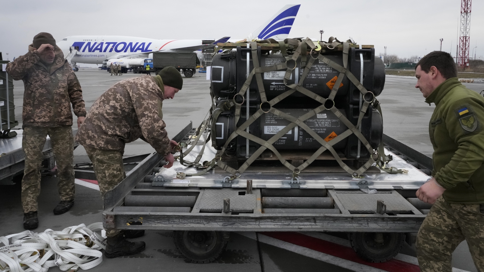 Mỹ và NATO tiếp tục bơm tiền và vũ khí cho Ukraine