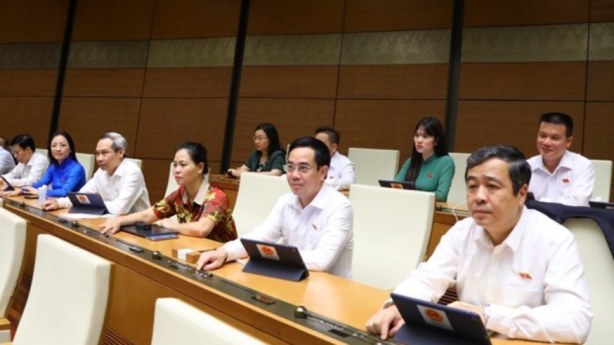 Draft laws, resolution sail through legislature