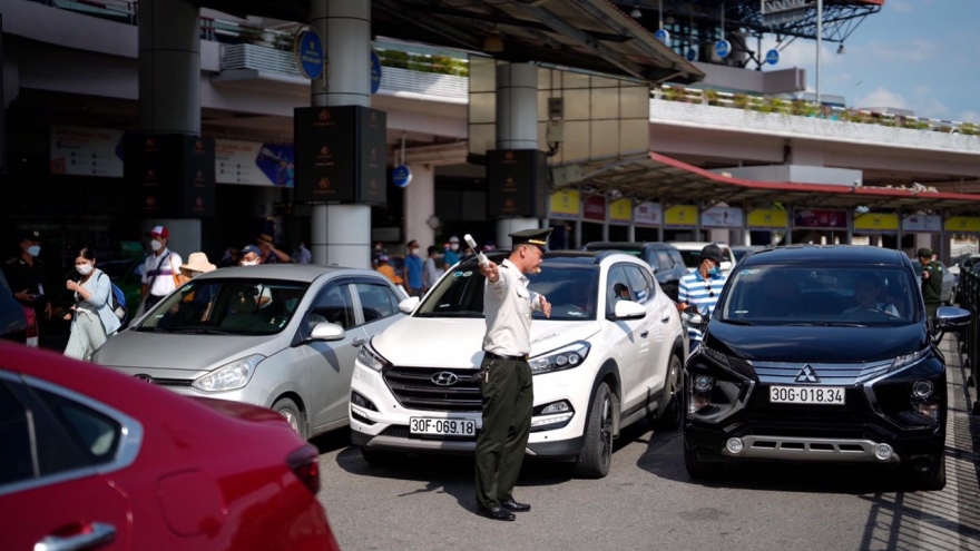 Hàng không tăng trưởng "nóng" sau dịch COVID-19, nhà ga T1 Nội Bài quá tải