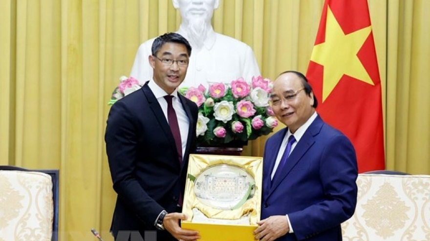 President hosts Honorary Consul of Vietnam in Switzerland