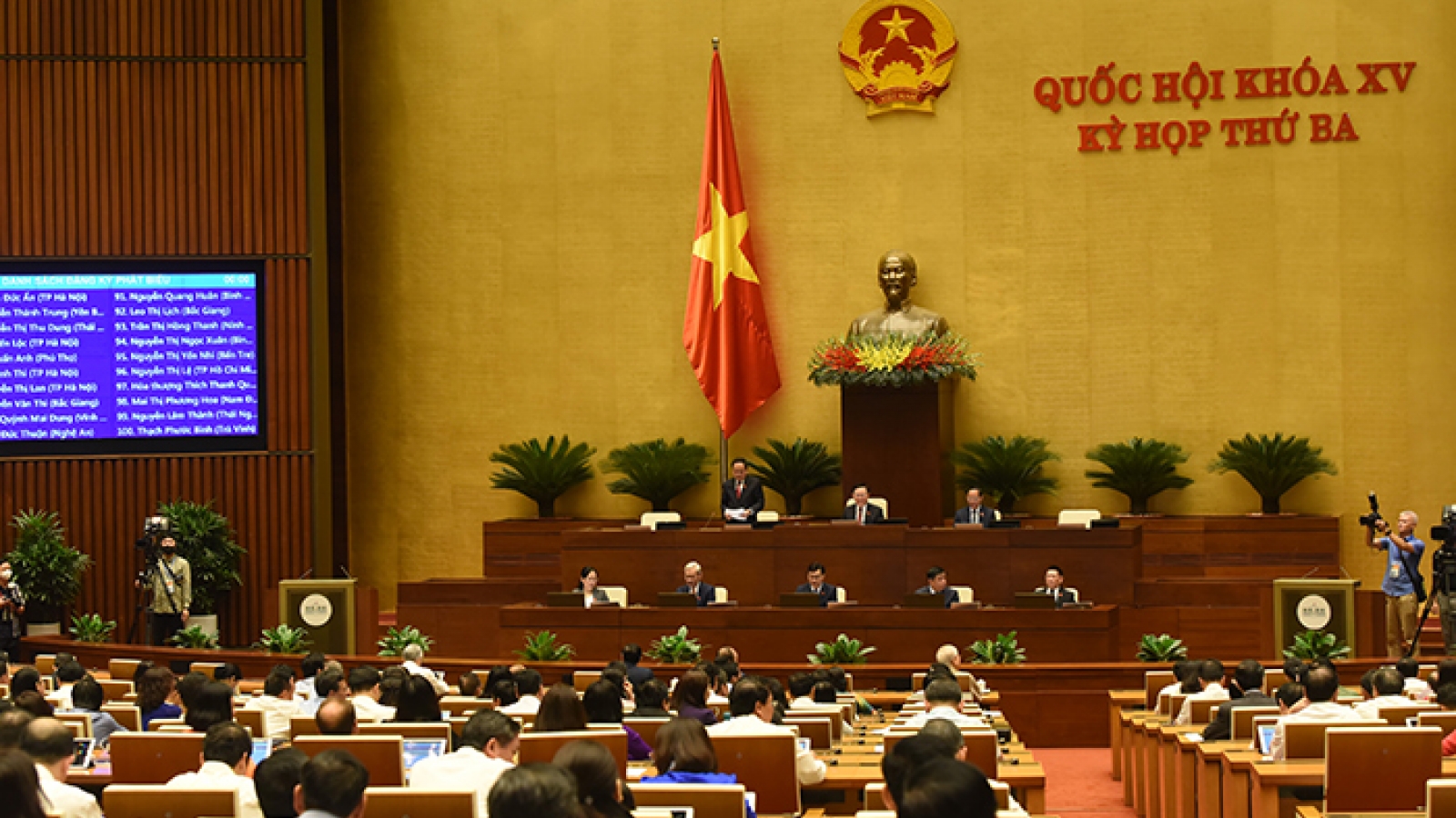 ĐBQH "hiến kế" hạ nhiệt giá xăng dầu, kiềm chế lạm phát