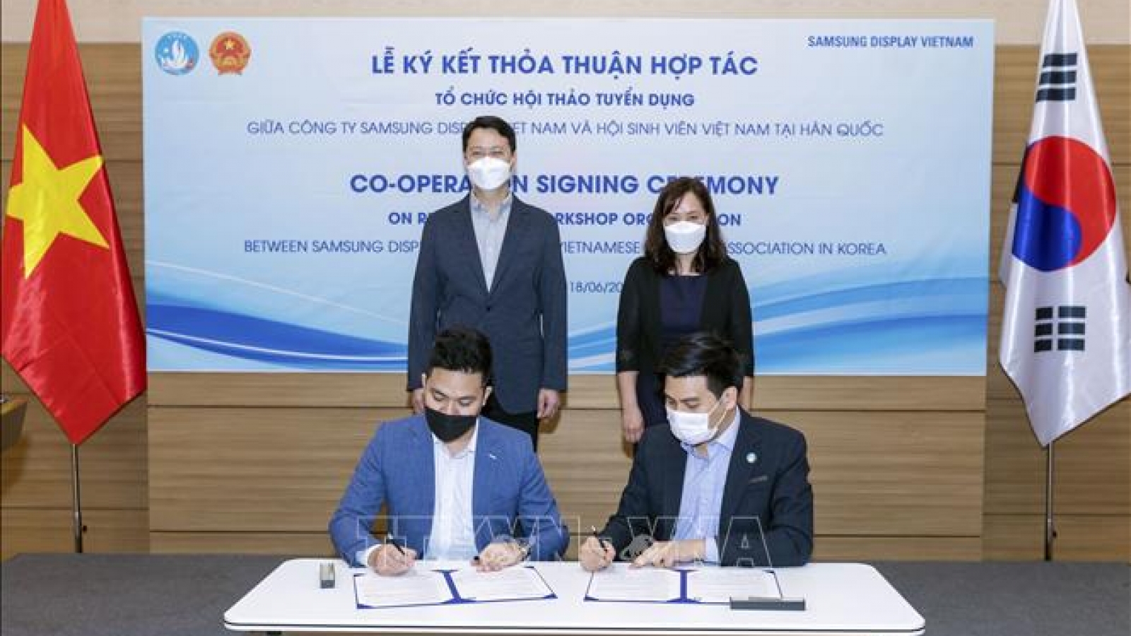 Samsung offers job opportunities to Vietnamese students in RoK