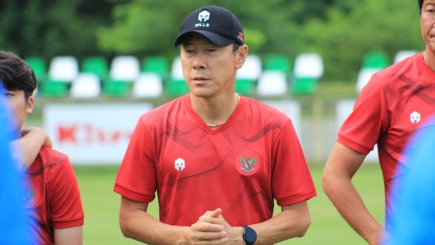 HLV Shin Tae Yong dẫn dắt U19 Indonesia đối đầu U19 Việt Nam ở giải Đông Nam Á