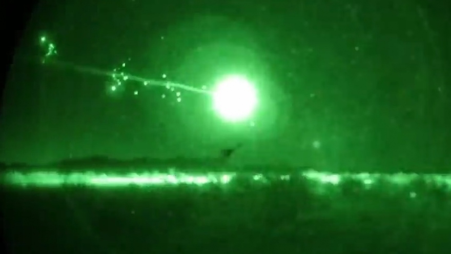 Tên lửa Stinger hạ gục UAV giữa đêm tối